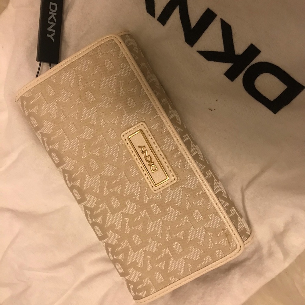 DKNY NEW wallet